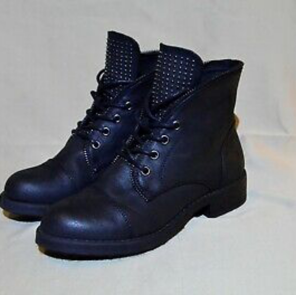 MAURICES Black zipper leather bootie stud boots Wo